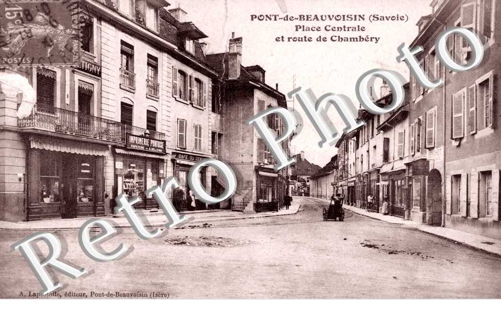 Place Centrale et Route de Chambery