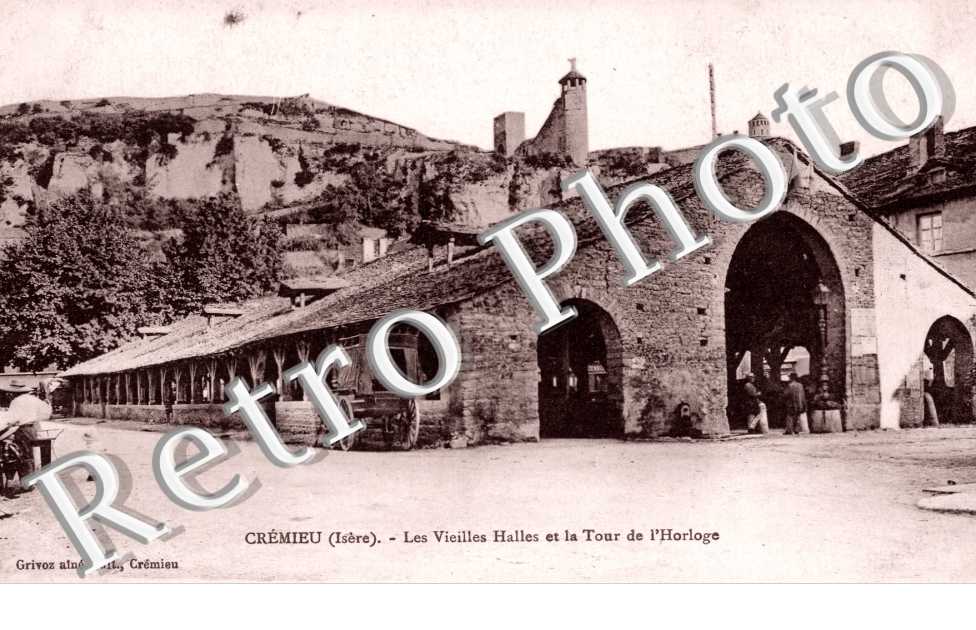les vieilles halles et la tour de l&#039;Horloge