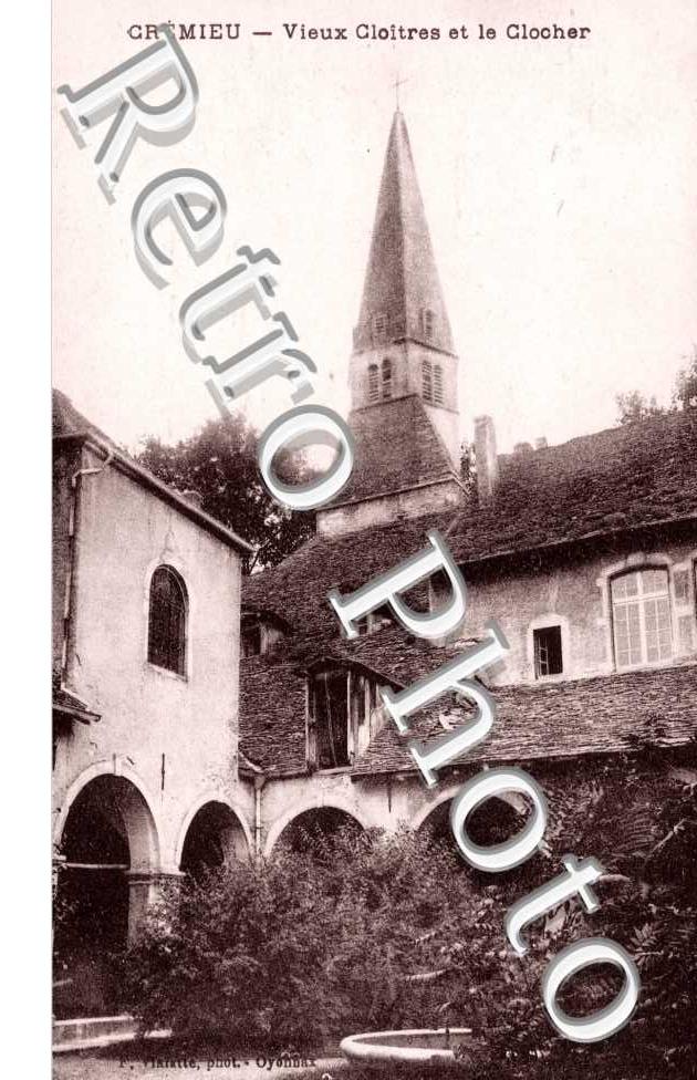 Vieux cloitre et le clocher