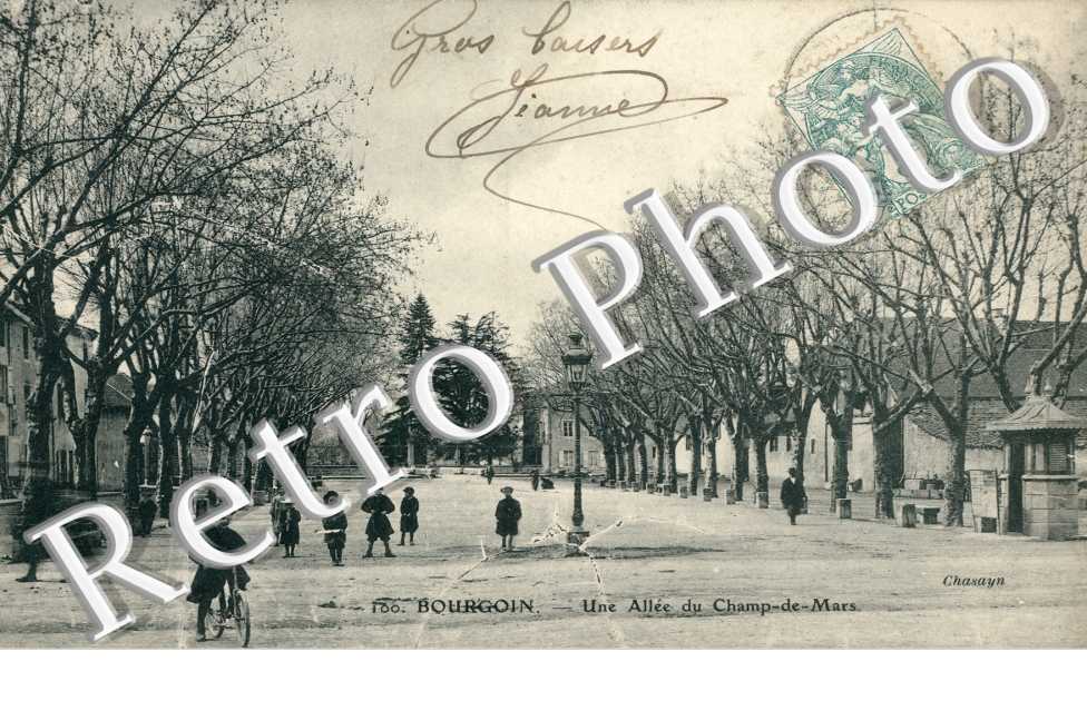Une Allee du Champ de Mars