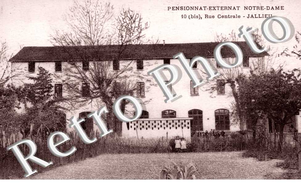 pensionnat Notre Dame, Rue Centrale