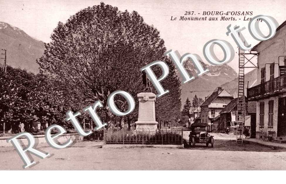 Le Monument aux Morts et les Alpes