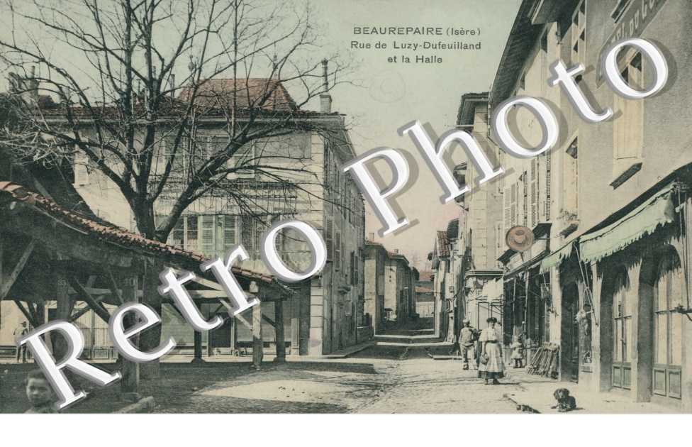Rue de Luzy Dufeuilland et la Halle