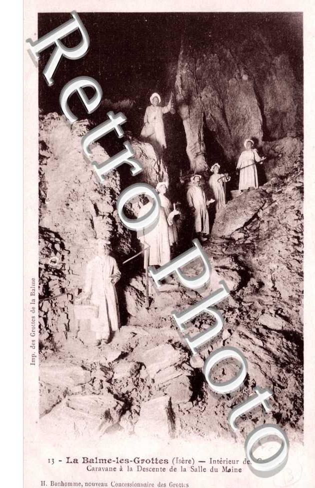 Interieur des Grottes, Caravane a la Descente de la Salle du Moine