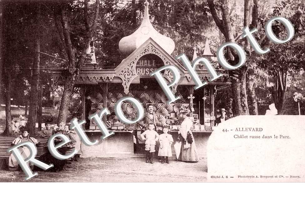 chalet russe dans le parc