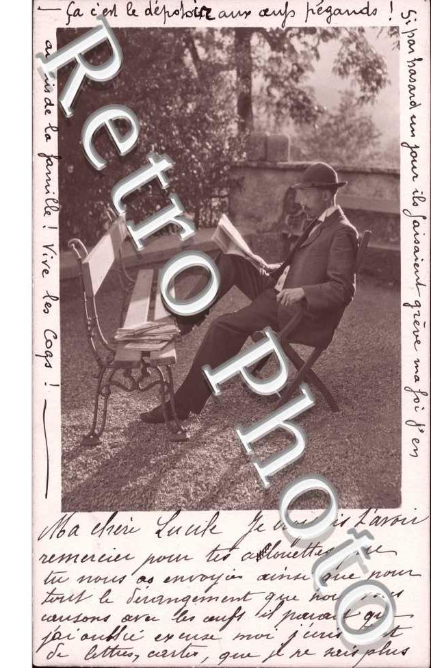(homme lisant un journal)