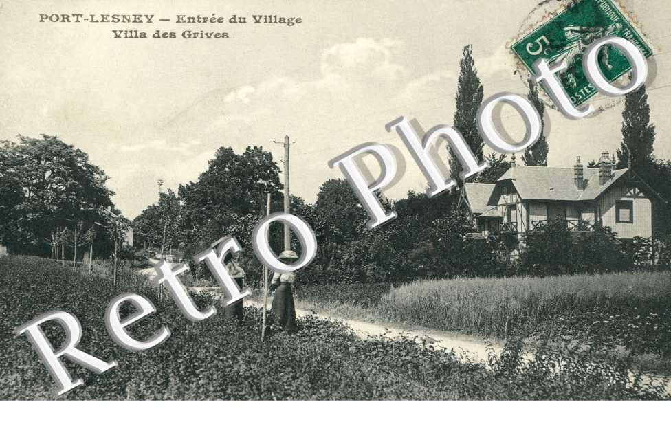 Entree du Village, Villa des Grives