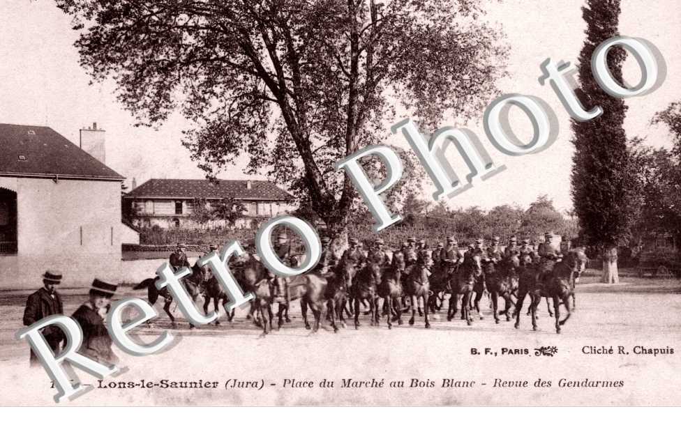 place du marche au bois blanc, revue des gendarmes
