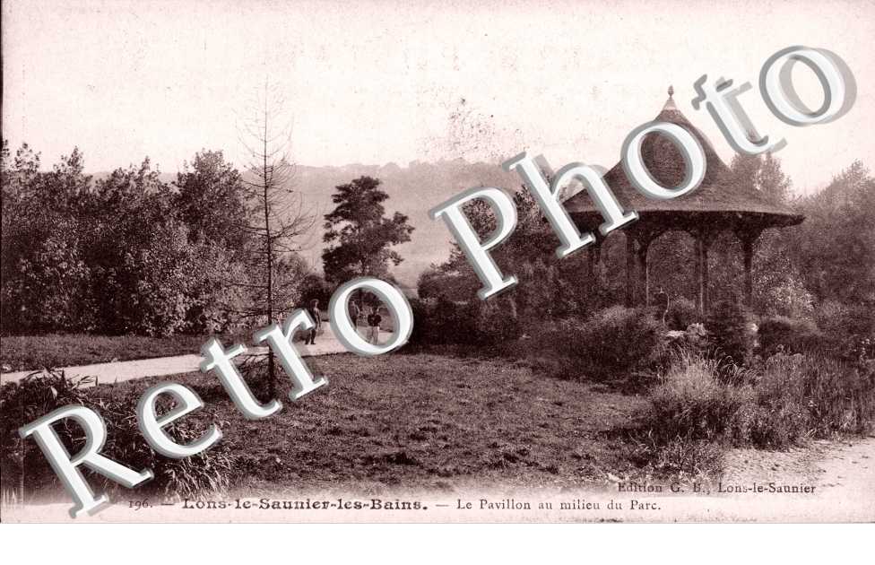 pavillon au milieu du Parc