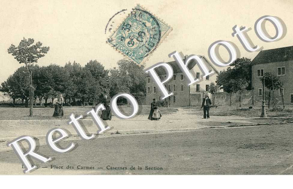 Place des Carmes, Casernes de la Section