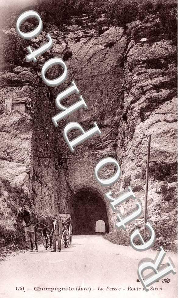 La Percee, Route de Sirod