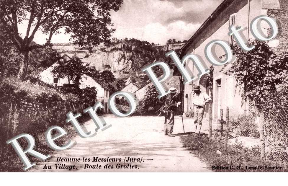 au village -route des grottes