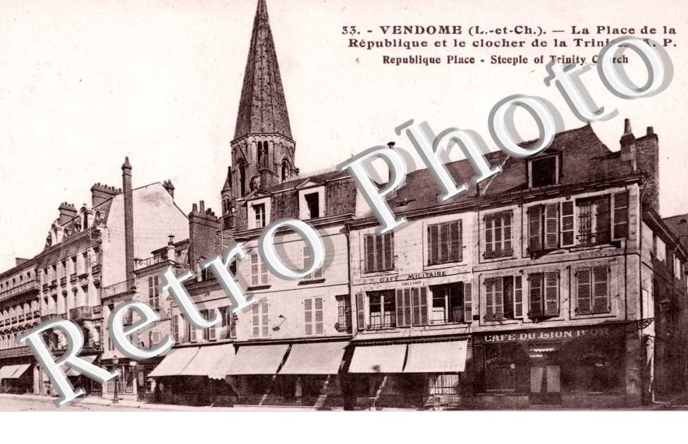 la Place de la Republique et le Clocher de la Trinite