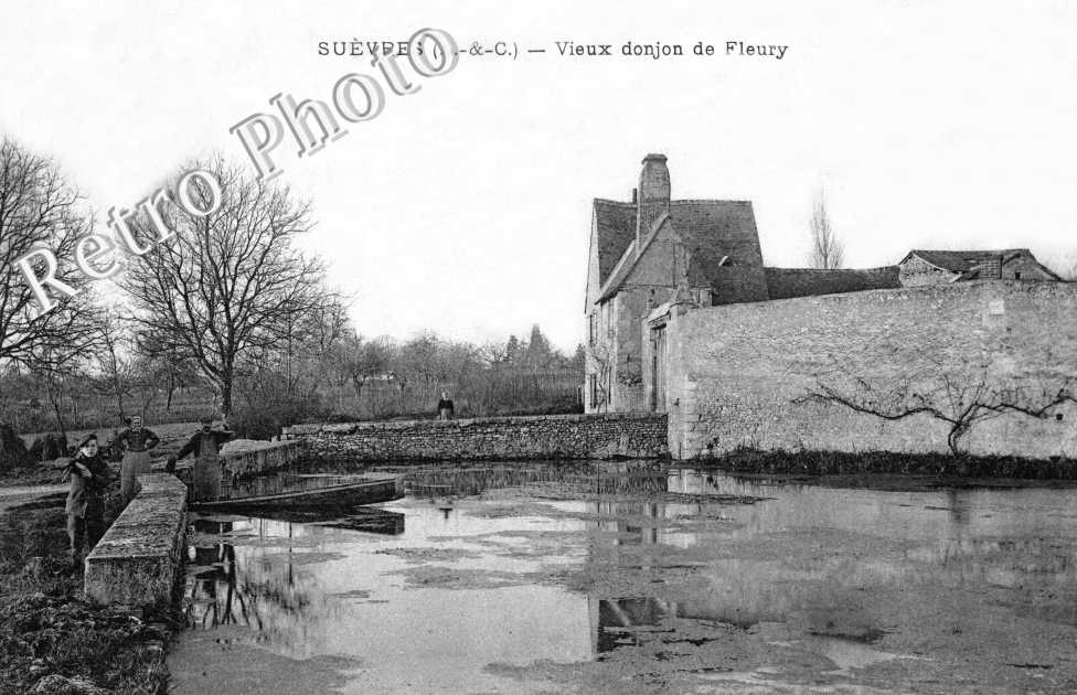 vieux donjon de Fleury