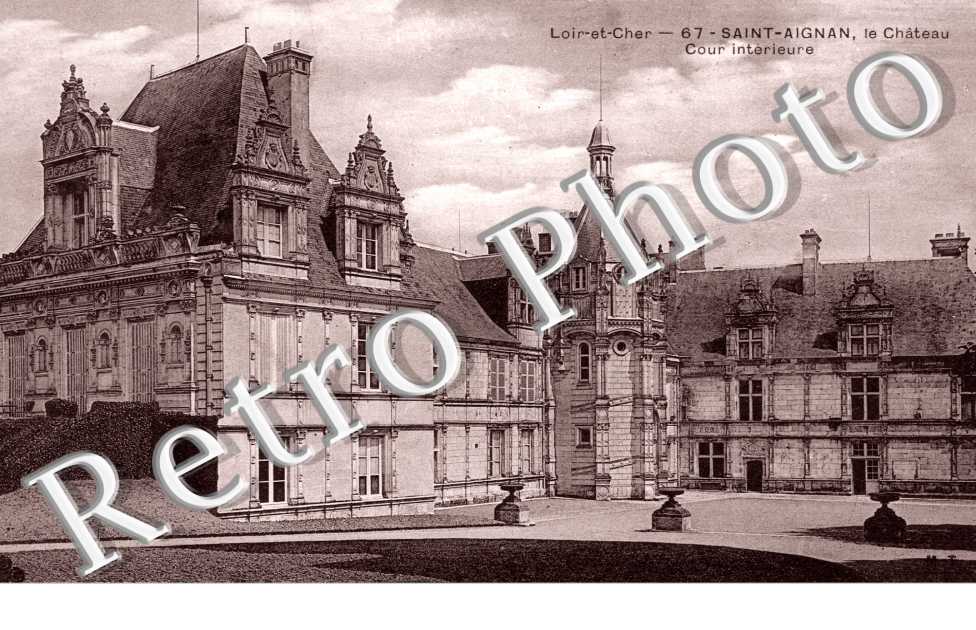 le Chateau - Cour Interieure