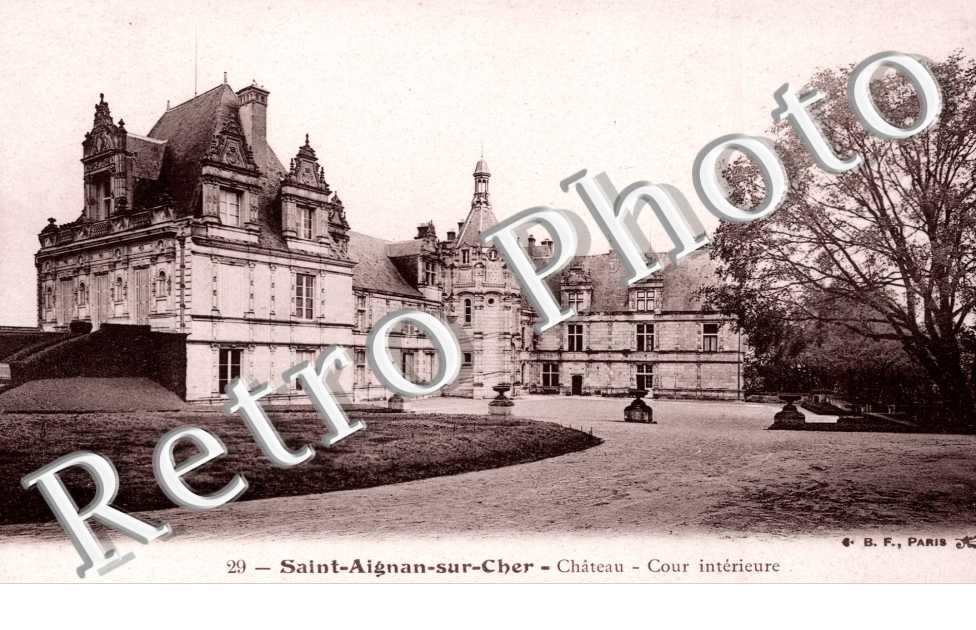 le Chateau - Cour Interieure