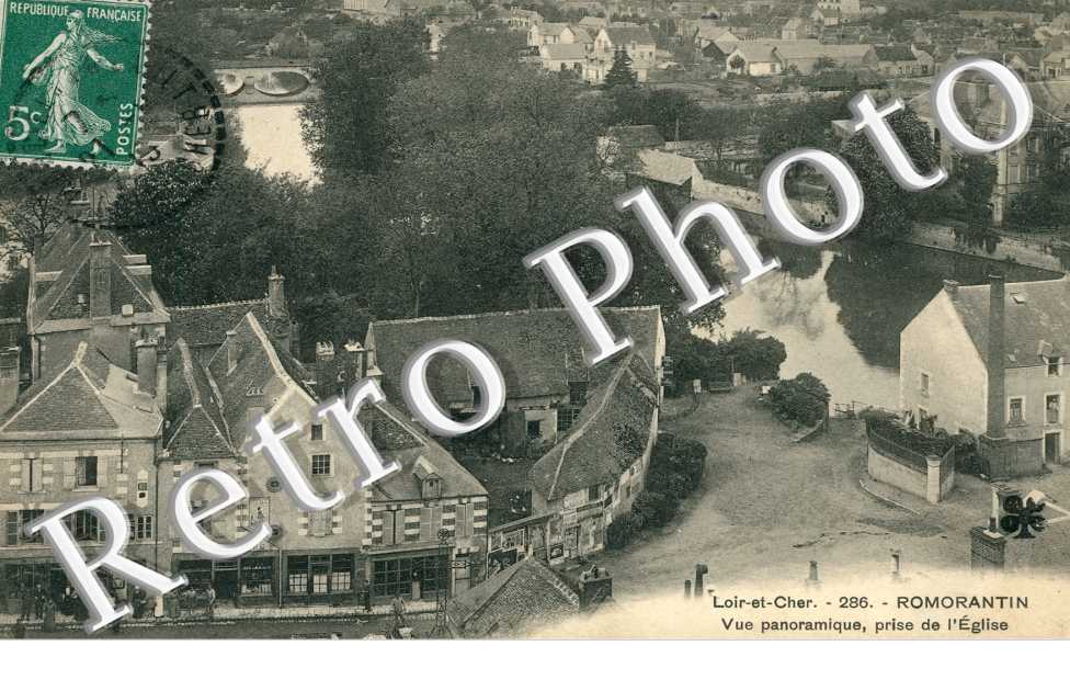 Vue panoramique prise de l'Eglise