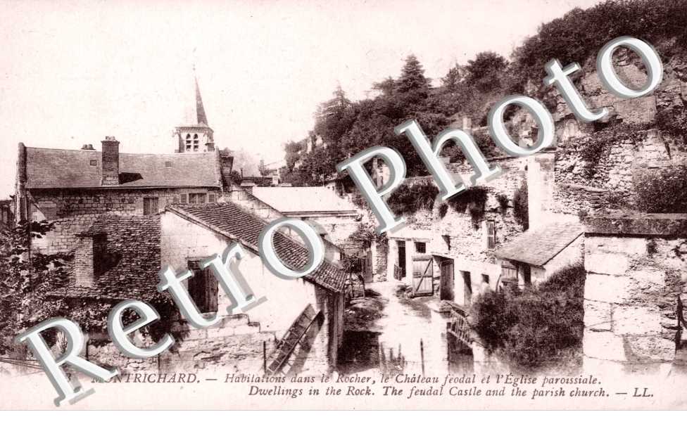 Habitations dans le Rocher, le Chateau feodal et l'Eglise paroissiale