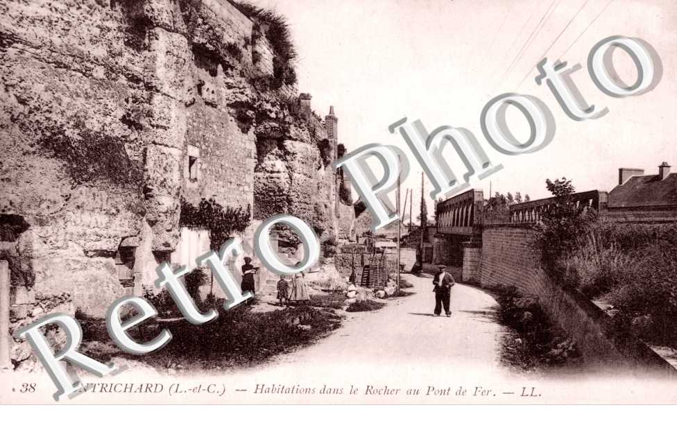 Habitations dans le Rocher au Pont de Fer