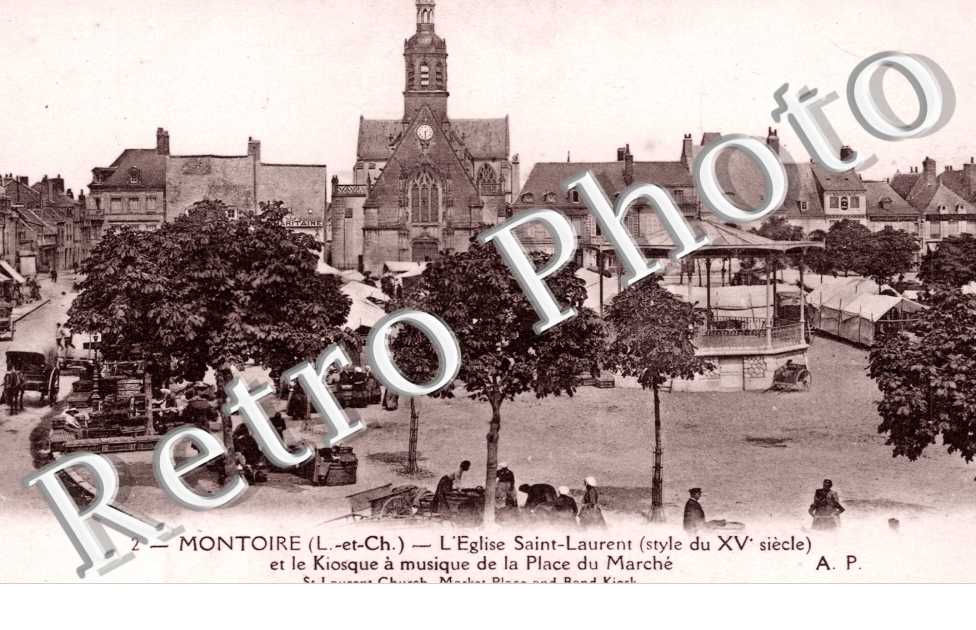 L&#039;Eglise Saint Laurent, Kiosque a Musique et Place du Marche
