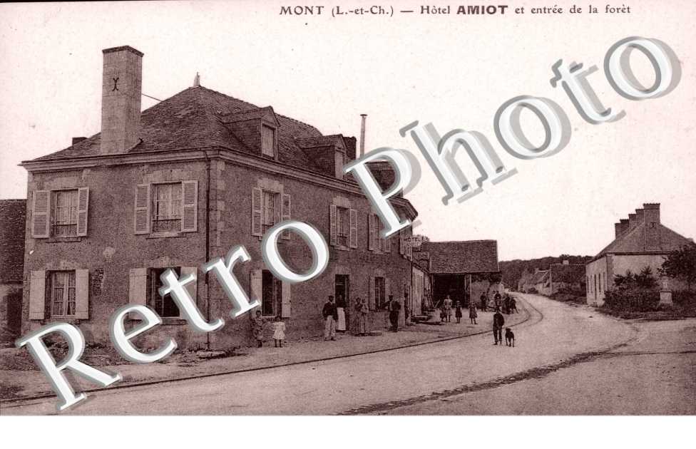Hotel Amiot et entree de la Foret