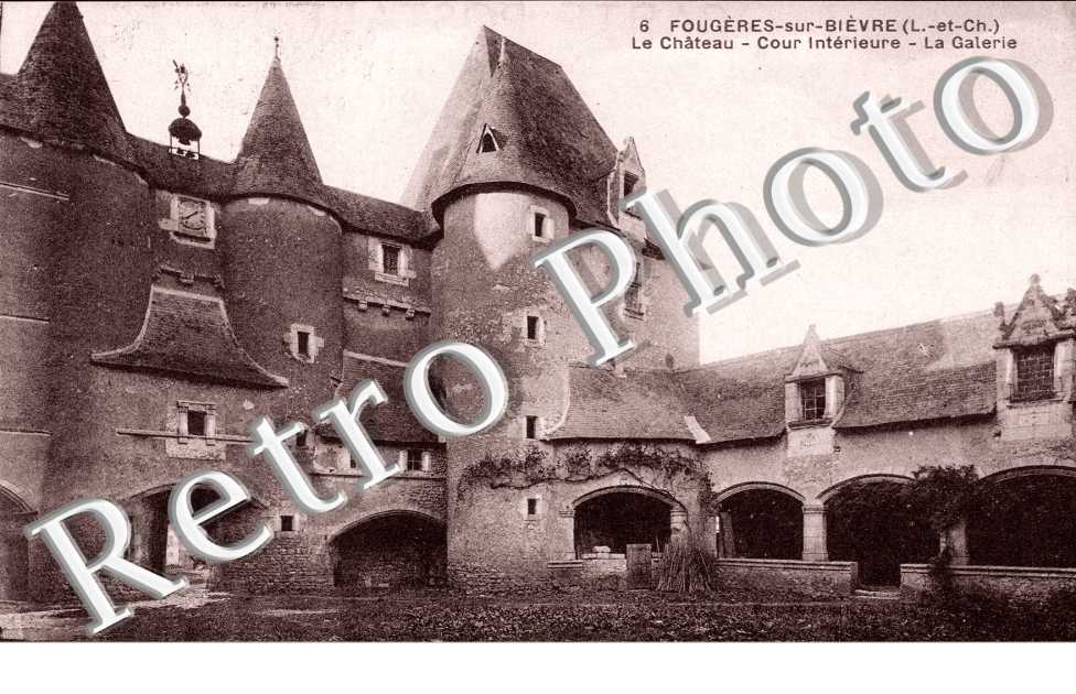 Le Chateau - Cours Interieure