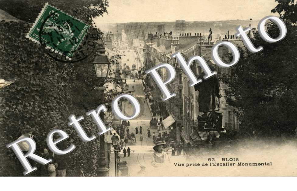 Vue prise de l'escalier monumental