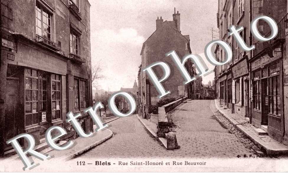 rue Saint Honore et rue Beauvoir