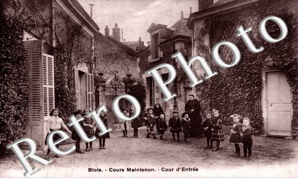 cours maintenon, cour d'entree