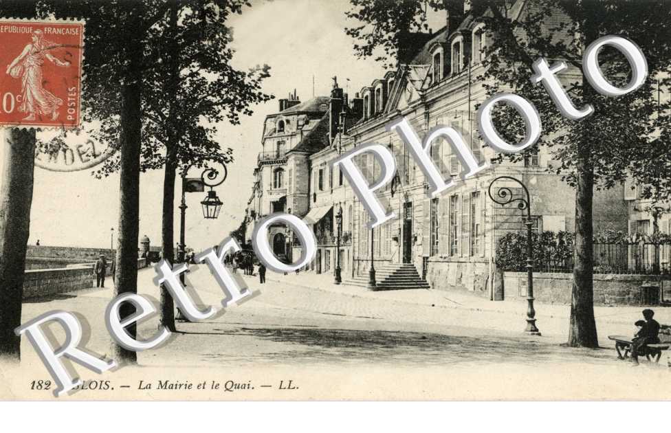 La mairie et le quai