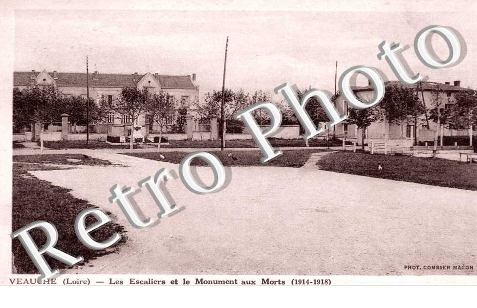 les Escaliers et le Monument aux Morts