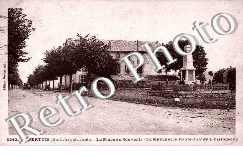 Le Perthuis - place du souvenir