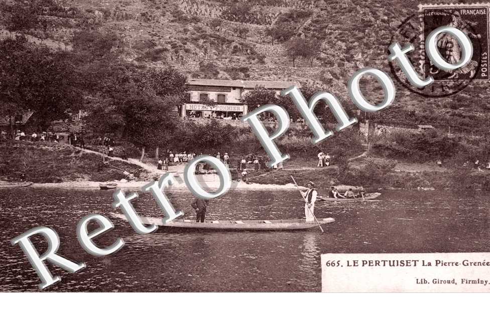La Pierre-Grenee, Le Pertuiset