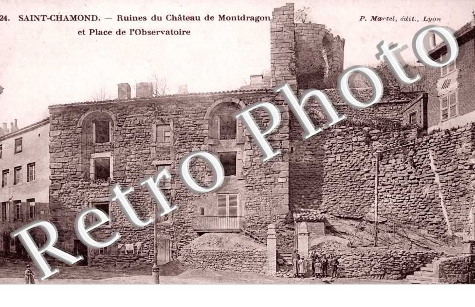 Ruines du Chateau de Montdragon et Place de l&#039;Observatoire