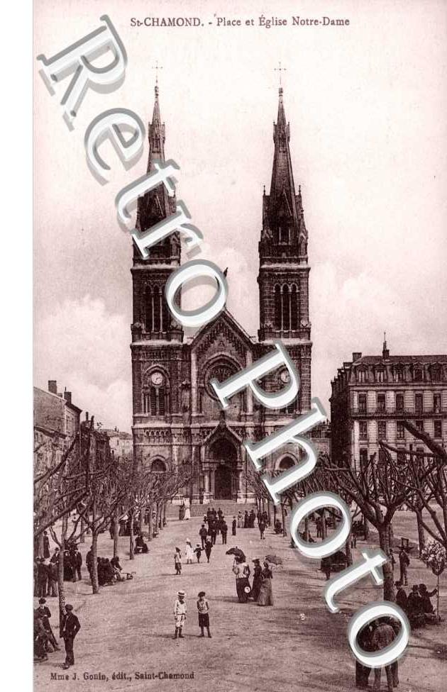 place et l&#039;Eglise Notre Dame