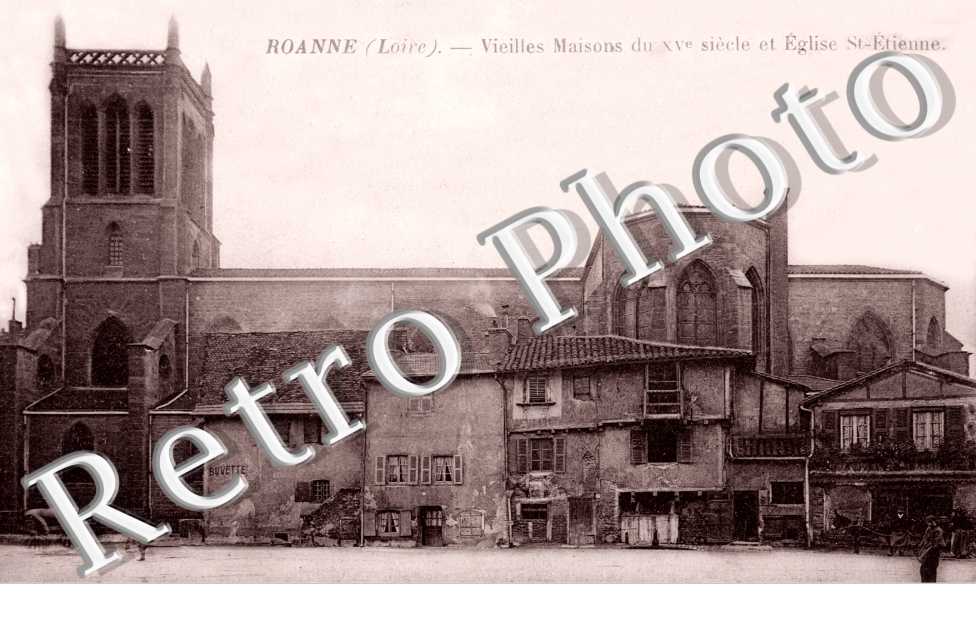 Vieilles Maisons du XVe siecle et Eglise St Etienne
