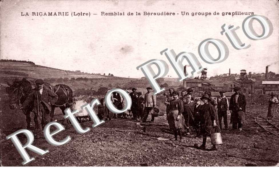 remblai de la beraudiere, un groupe de grapilleurs