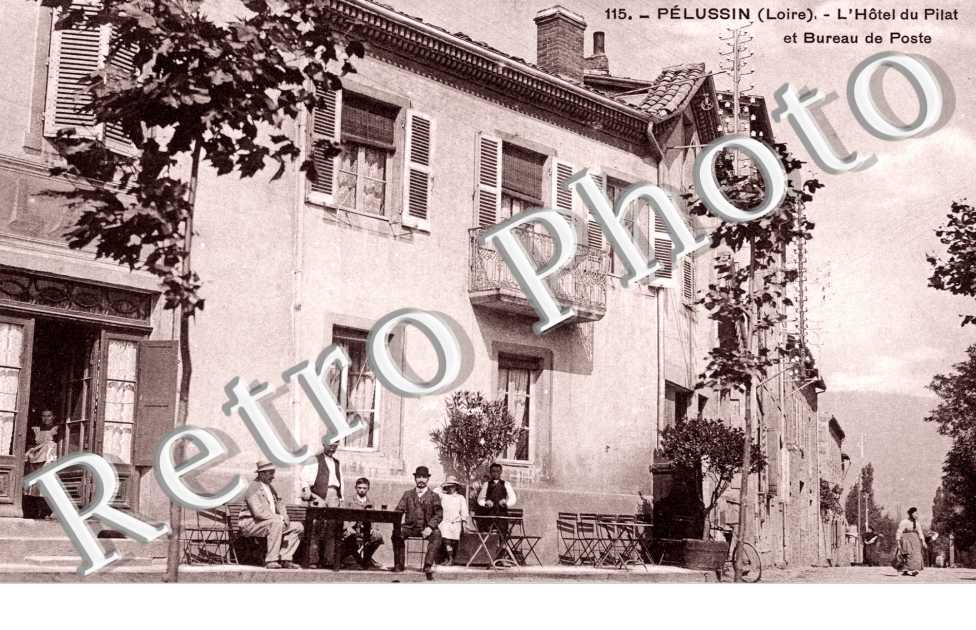 l&#039;hotel du pilat et bureau de poste