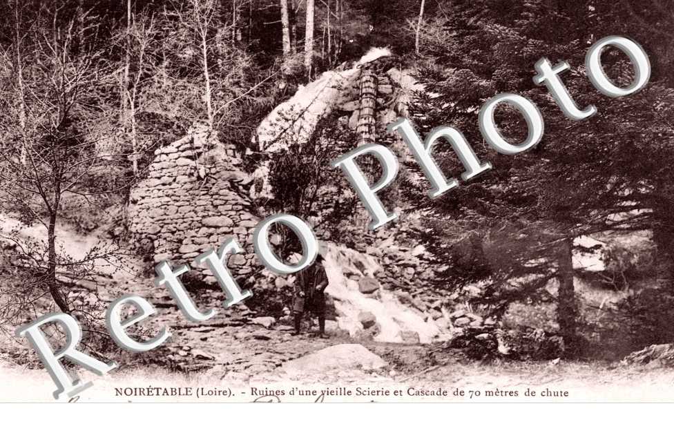Ruines d&#039;une Vieille Scierie et Cascade