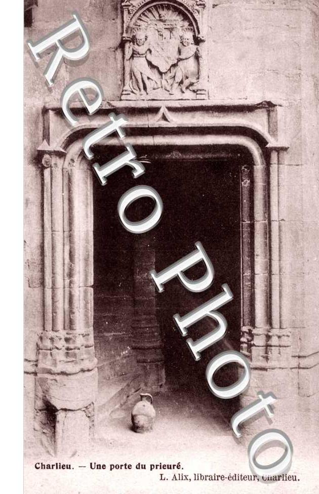 Une porte du Prieure