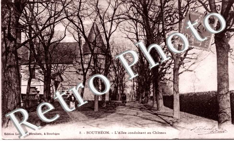 Boutheon - l&#039;Allee conduisant au Chateau