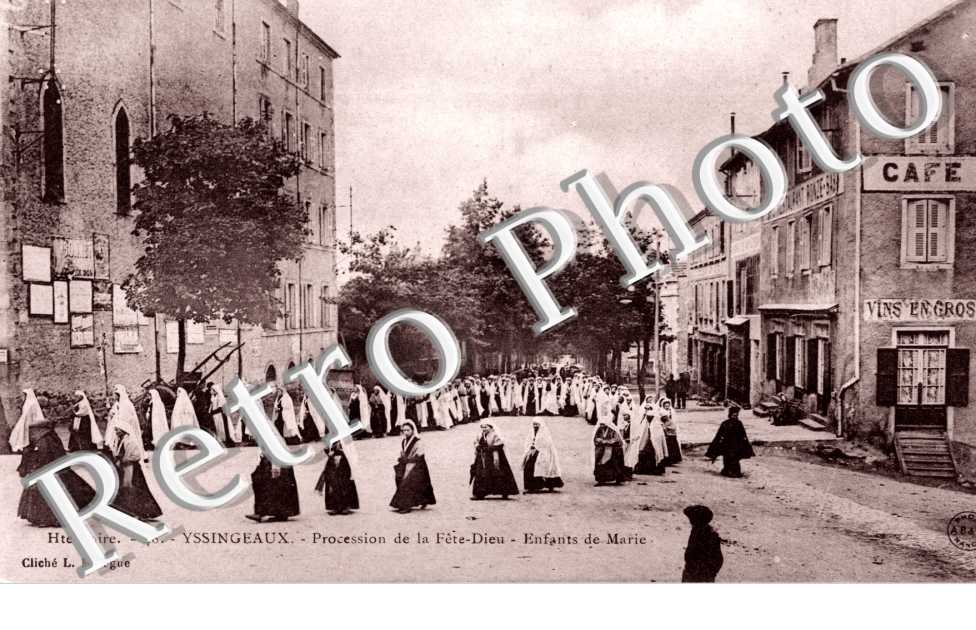 procession de la Fete-Dieu - Enfants de Marie