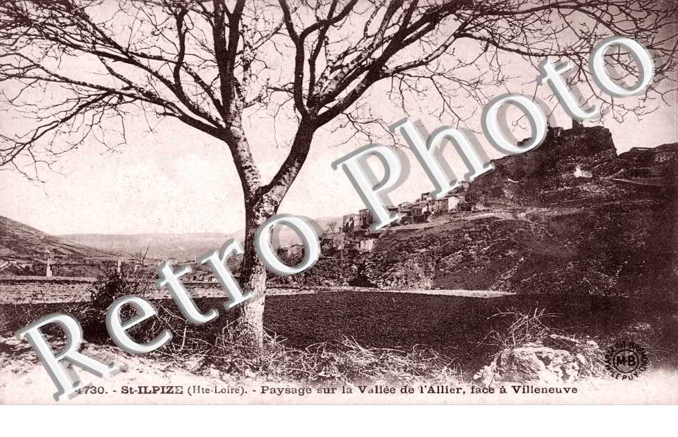 Paysage sur la Vallee de l&#039;Allier, face a Villeneuve