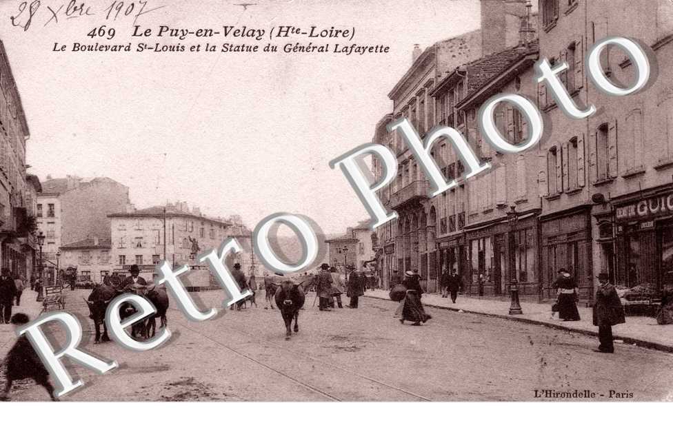 Boulevard Saint-Louis et statue du general Lafayette