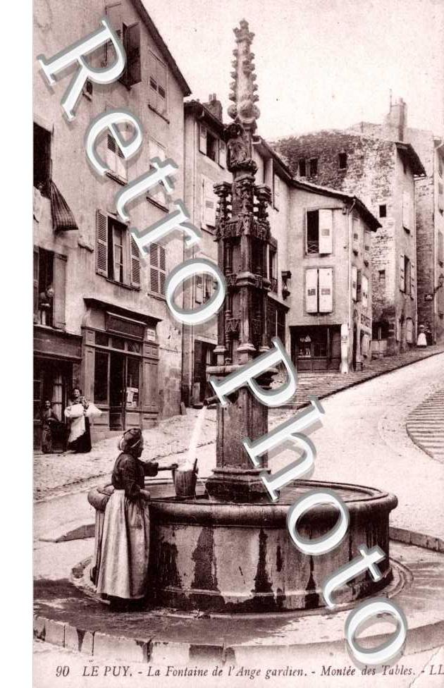 la fontaine de l'ange gardien Montee des tables