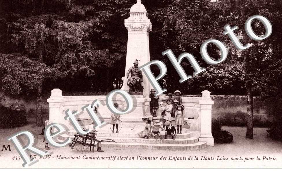 Monument commemoratif aux enfants morts pour la patrie