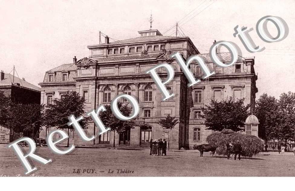 Le Theatre
