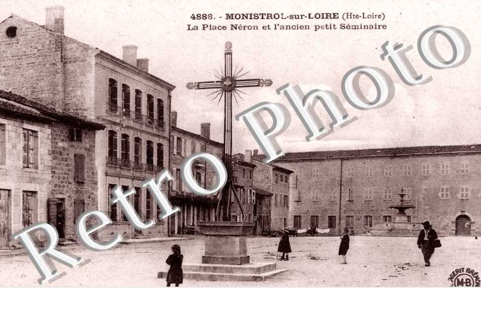 la Place Neron et l'ancien petit Seminaire