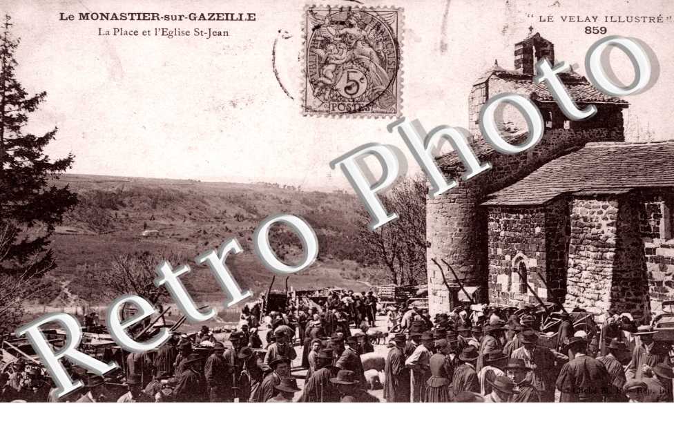 la place et l&#039;eglise st jean