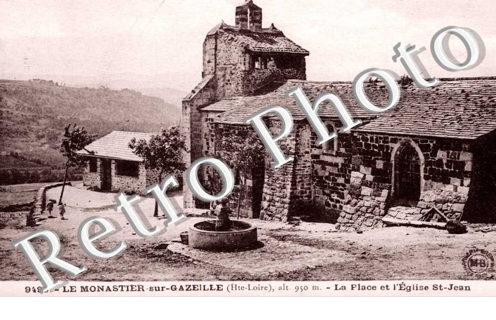 la Place et l&#039;Eglise Saint-Jean